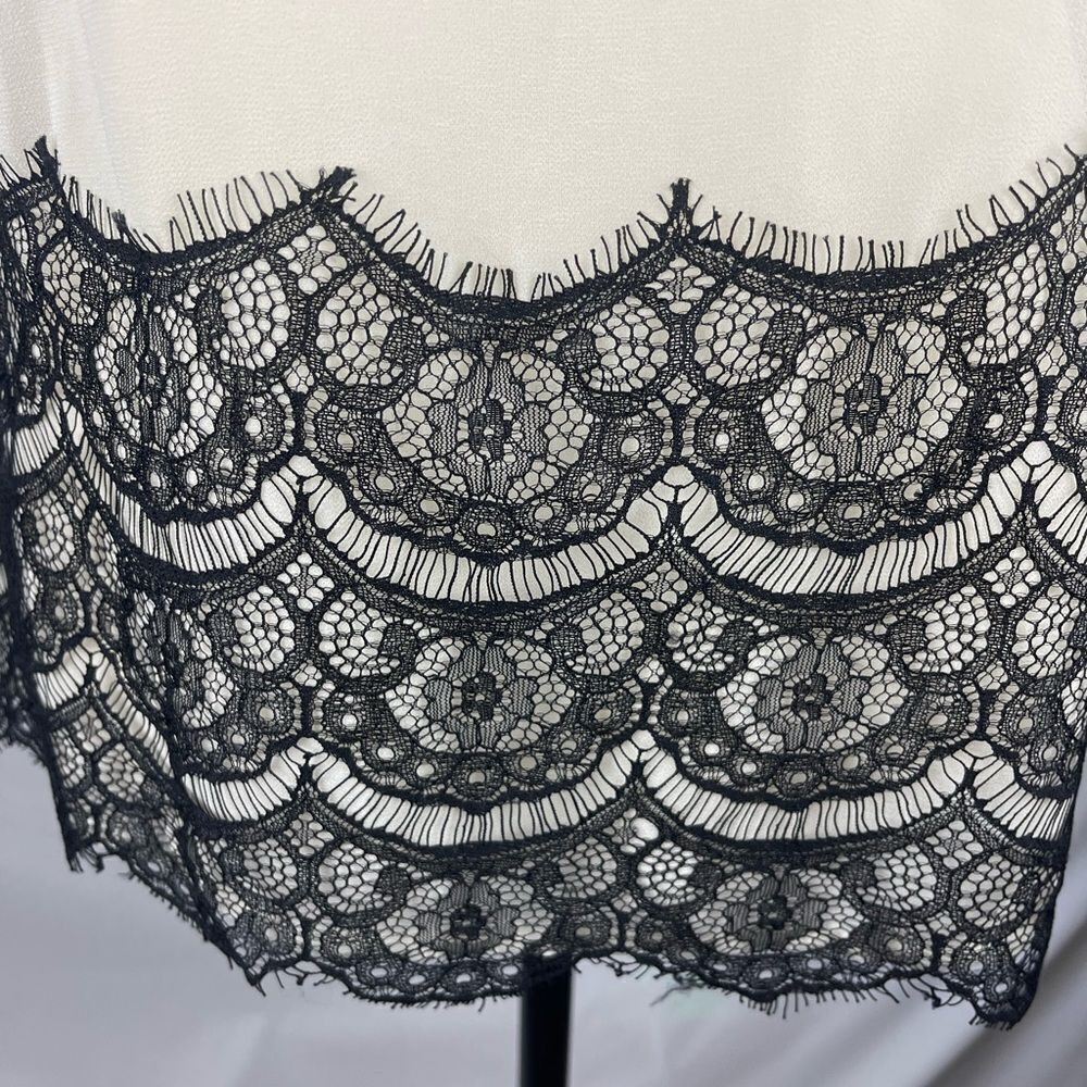 MINE White sheer Sleeveless Top w black lace hem‎ Sz Sfront buttons - Picture 4 of 6